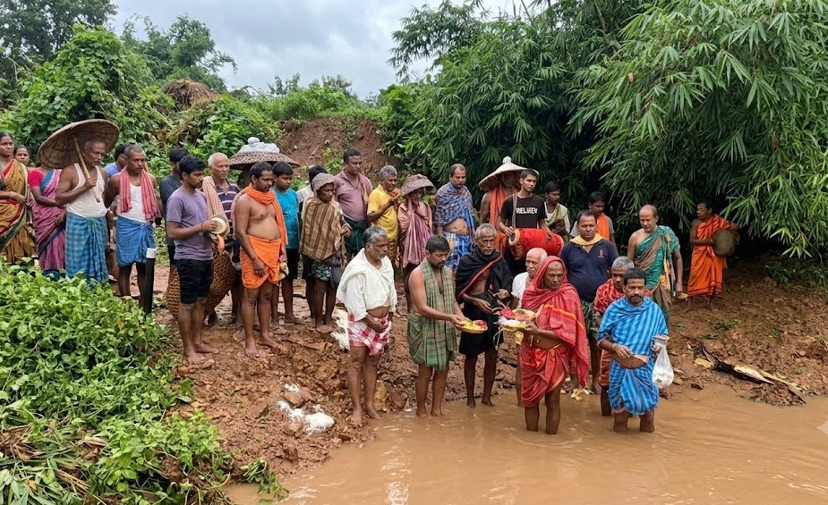 Rushikulya River Floods: Ganjam Villagers Pray as Floodwaters Threaten Homes